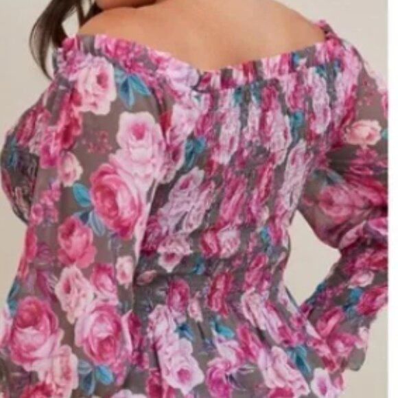 Torrid Smocked Crinkle Chiffon Off Shoulder size 3X - Picture 4 of 5